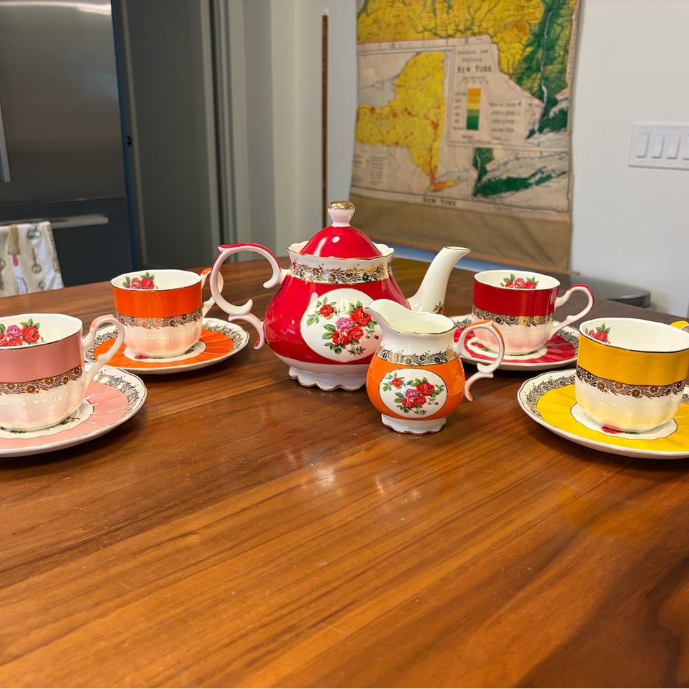 T2 Australia China Mixed Lot Teapot w/ Infuser Creamer 4 cups & saucers Roses